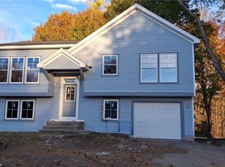 6648 Lakeside Rd, Ontario, NY 14519