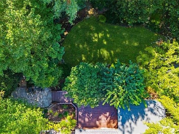 3rd image of 305 Wickerberry Ln