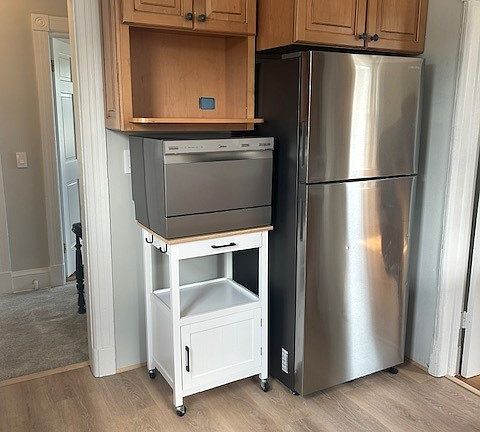 Kitchen, portable dishwasher