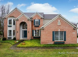 4636 Oakwright Dr NE, Ada, MI 49301