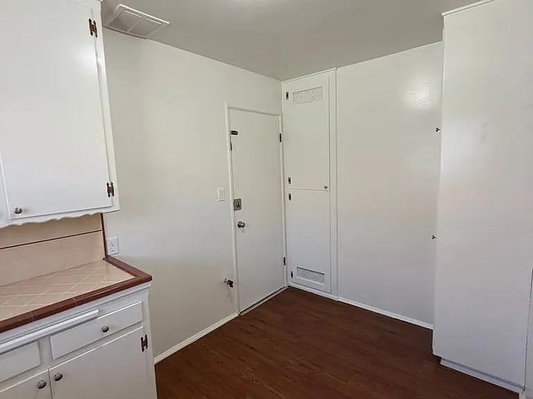 Spacious 2-bedroom apartment for rent — Photo 19