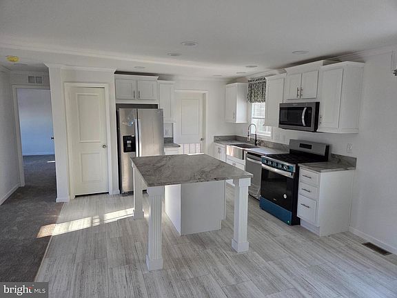 4th image of 9 Woodedge Dr