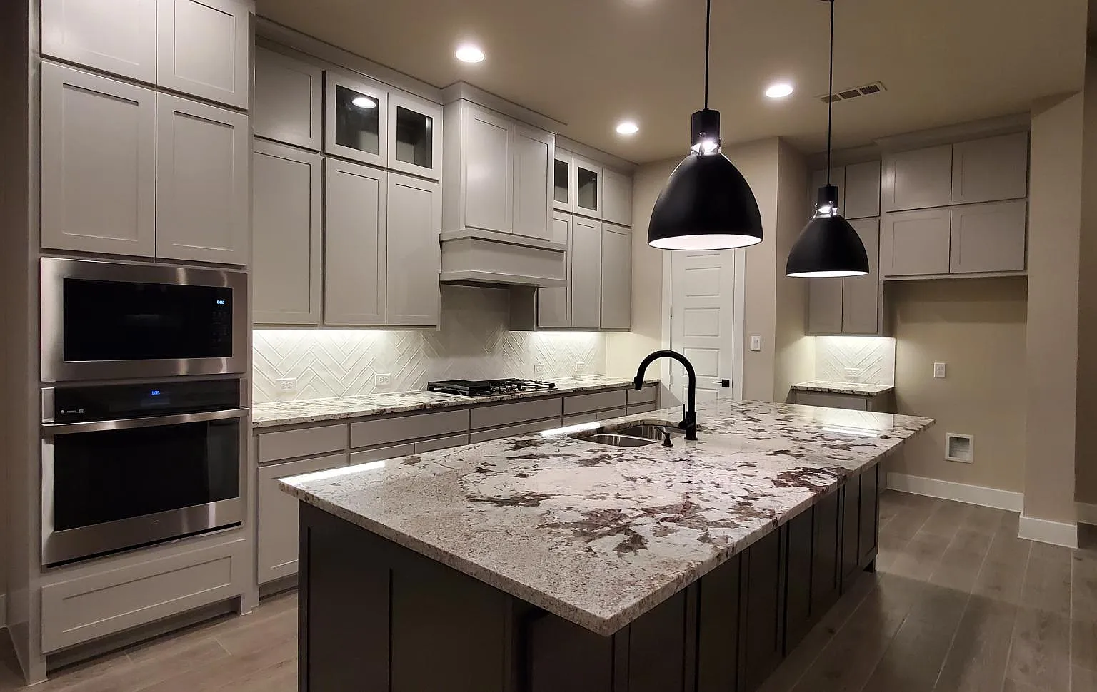 4 bed, 3.5 bath, 3118 sqft, $3,700 — Photo 4