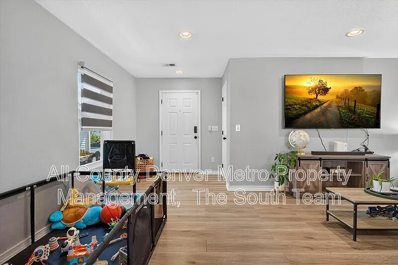 3 bed, 2.5 bath, 1654 sqft, $3,295 — Photo 4