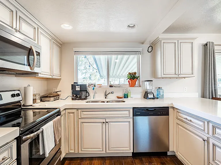 2063 E Kane Cir — Photo 3