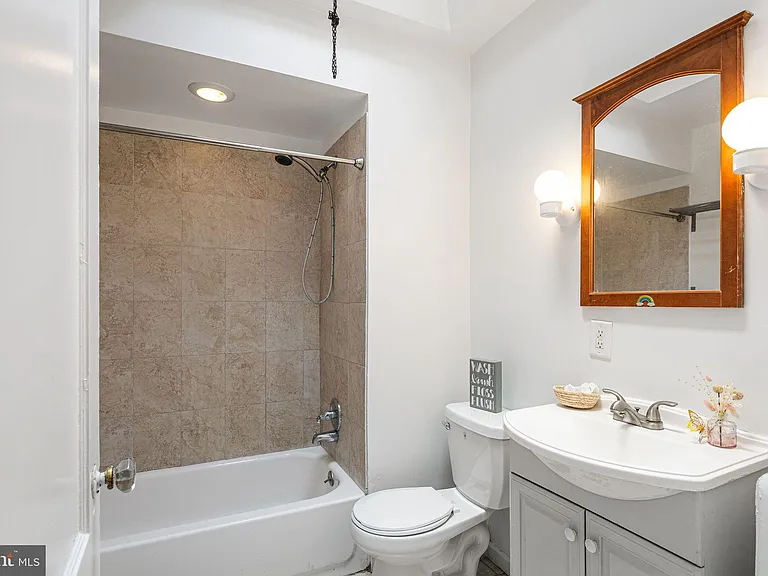 5361 Morse St — Photo 29