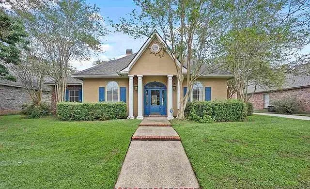 5931 Willow Glen Dr