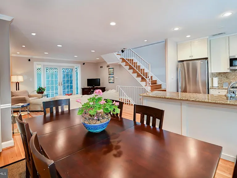 835 New Hampshire Ave NW — Photo 17