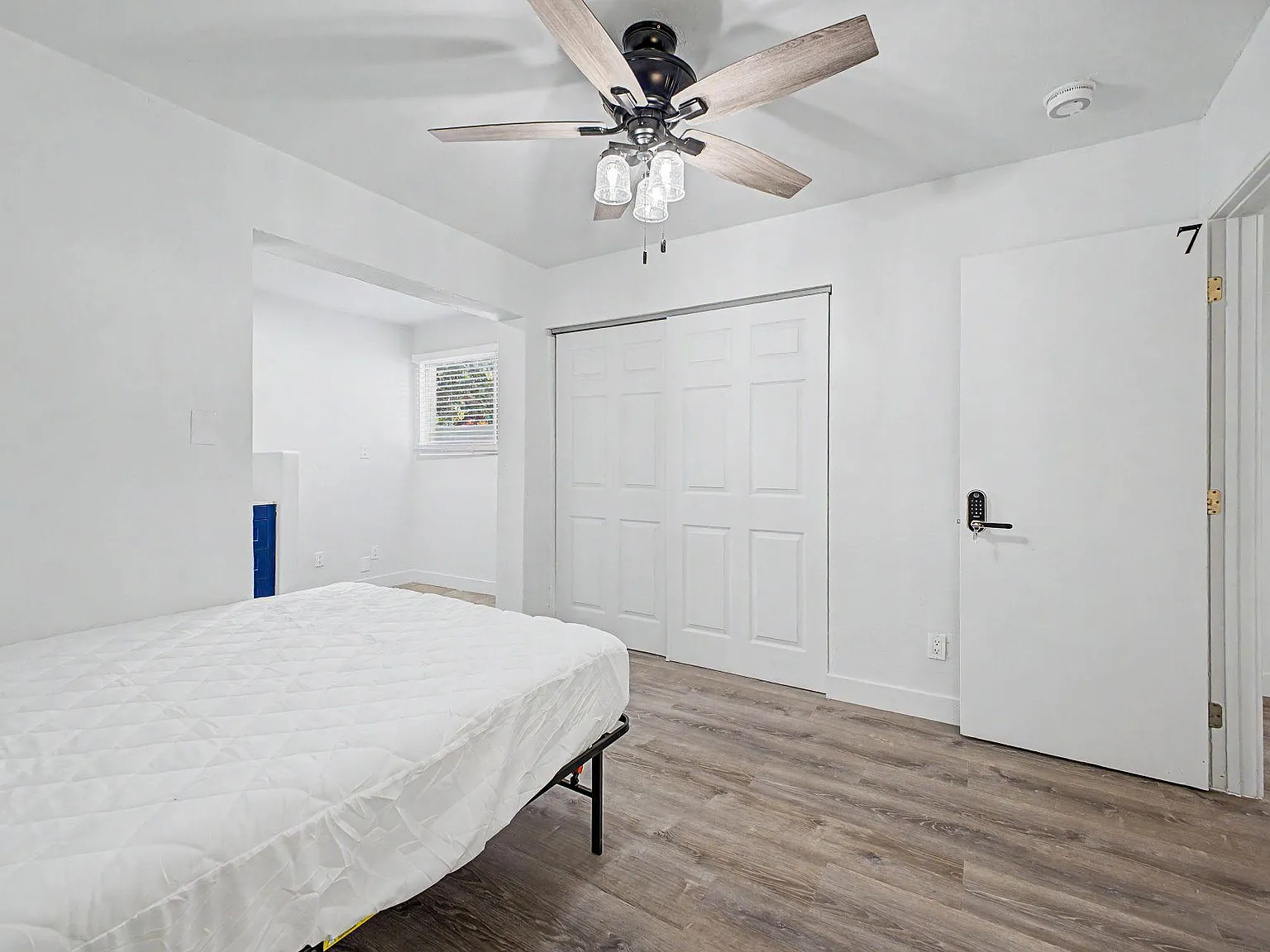 4 bed, 4.0 bath, 2600 sqft, $1,317 — Photo 3