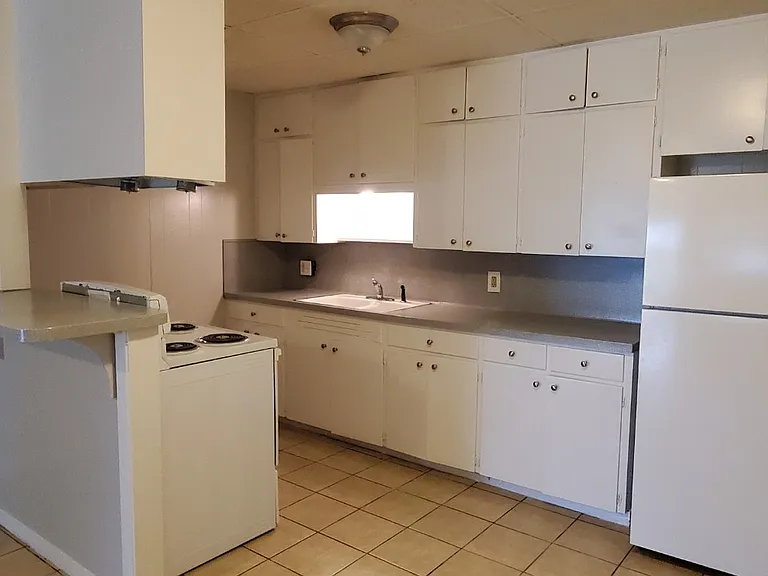 1676 E Hempstead St #2 — Photo 14