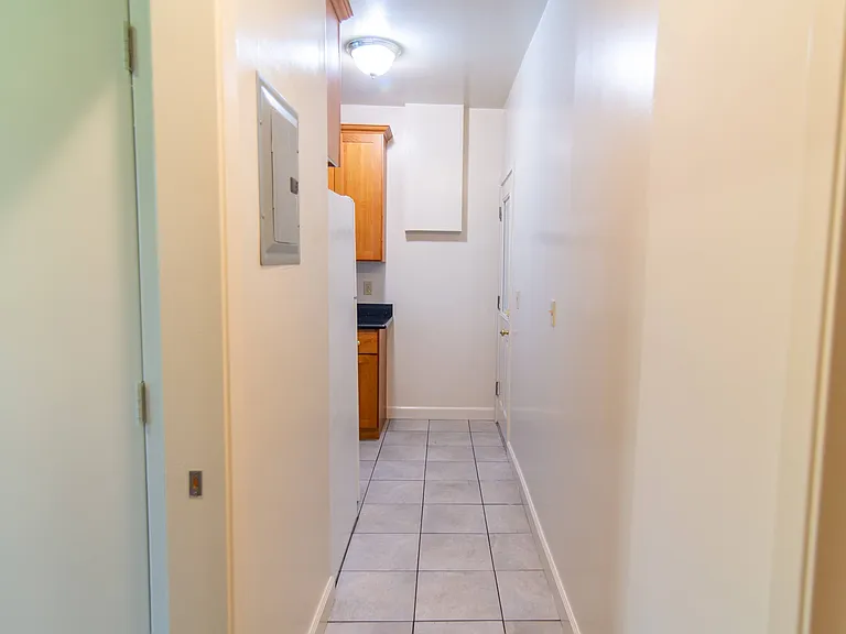 845 Warfield Ave — Photo 5