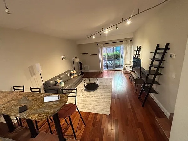 1 bed, 762 sqft, $2,300 — Photo 1