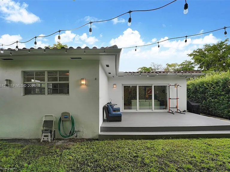 1556 Catalonia Ave — Photo 14