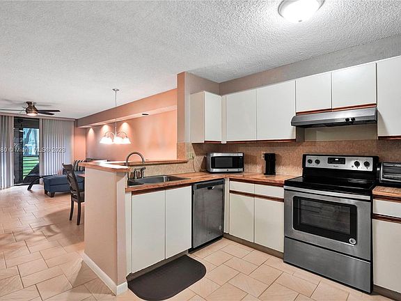 3rd image of 7653 NW 79th Ave APT 111