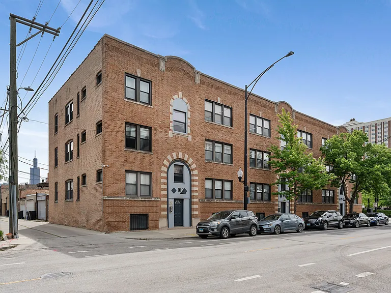 39 N Paulina St #3 — Photo 1