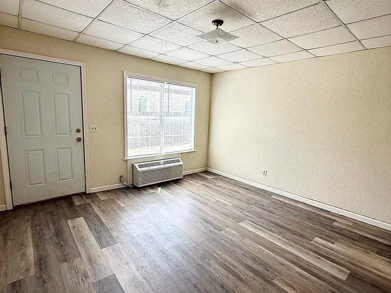 603 S Evans Ave — Photo 2