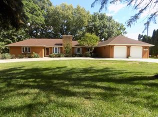 21615 Thorofare Rd, Grosse Ile, MI 48138