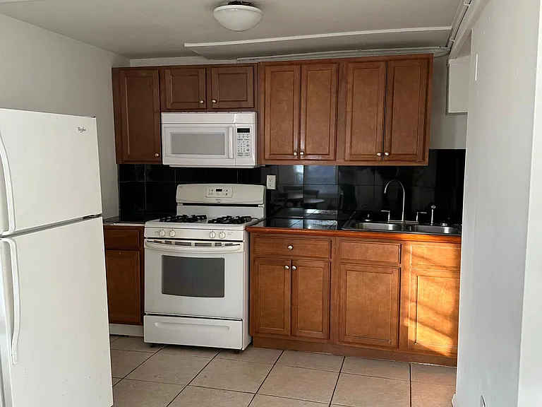 919 N Grandview Ave #5 — Photo 4