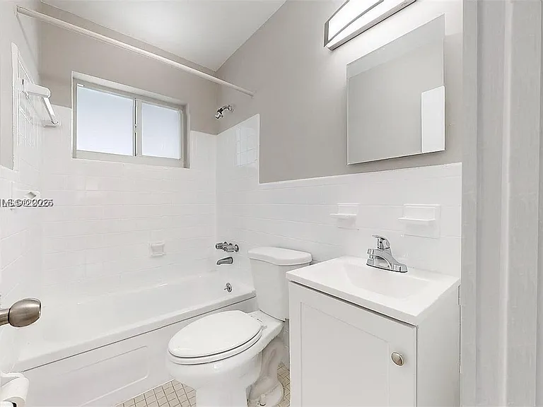 891 SW 5th St #2 — Photo 11