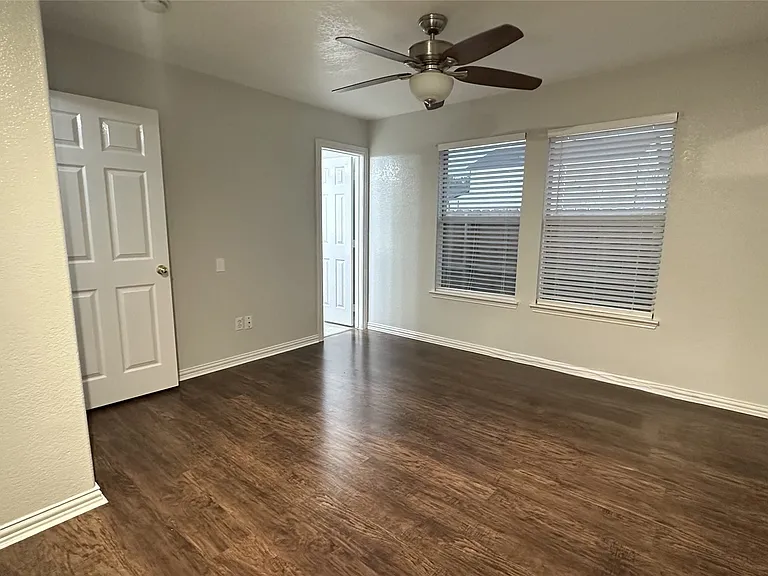 13731 Biggs St — Photo 18