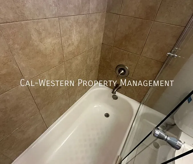 250 Palo Alto Ave #1 — Photo 14