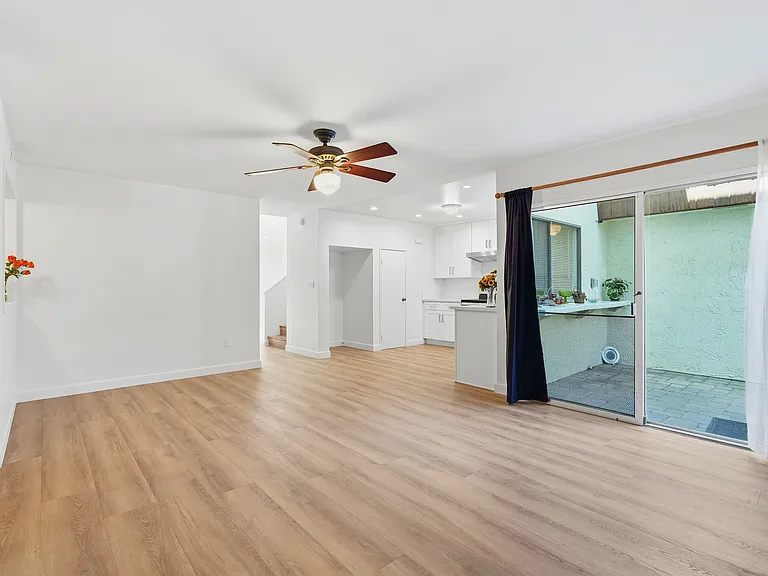 10432 Larwin Ave — Photo 11