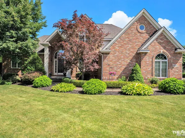 6500 Stonebrook Ln, Flushing, MI 48433