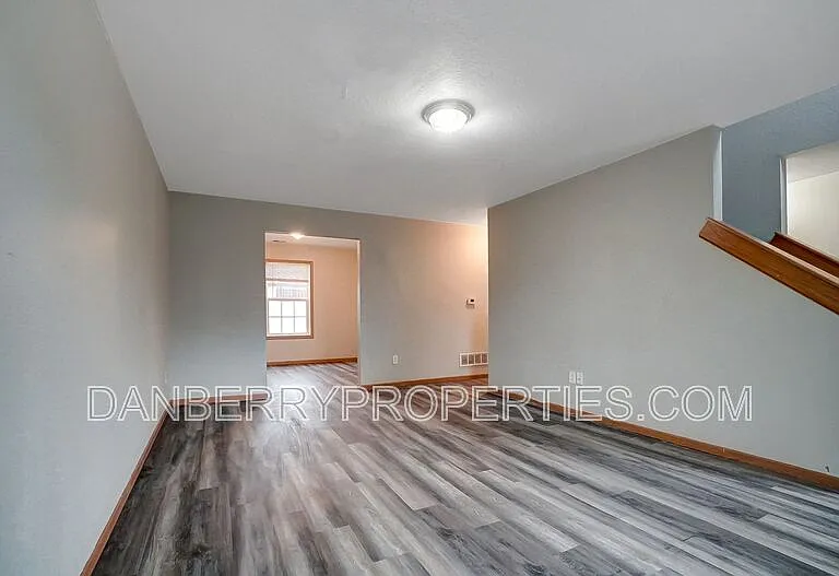 1127 N Byrne Rd #1 — Photo 17