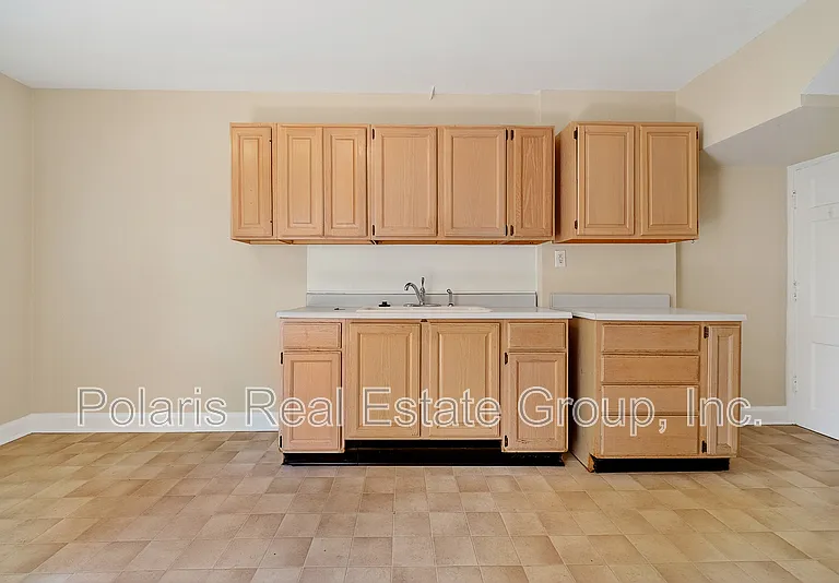 717 E 60th St — Photo 8