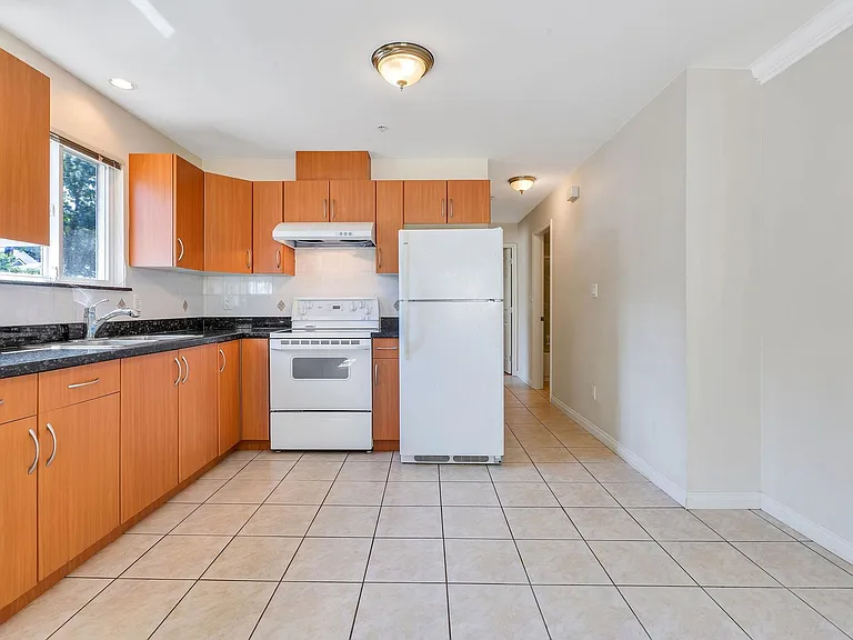 2291 E 12th Ave #BASEMENT — Photo 2