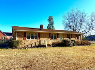 302 N King St, Winton, NC 27986