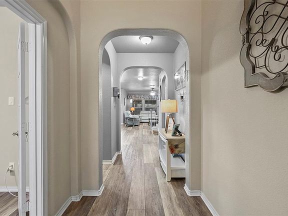 3rd image of 2309 Windhaven Dr
