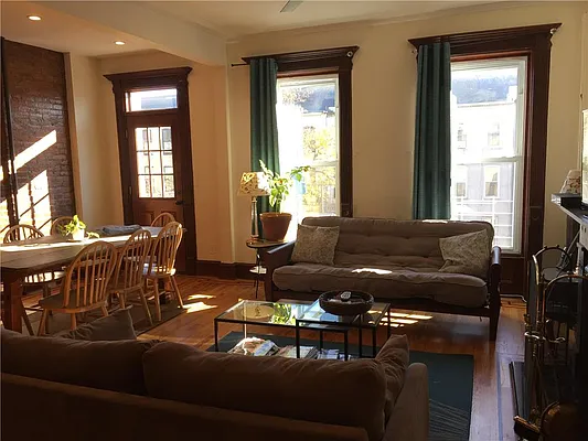 Rented by R New York | media 63