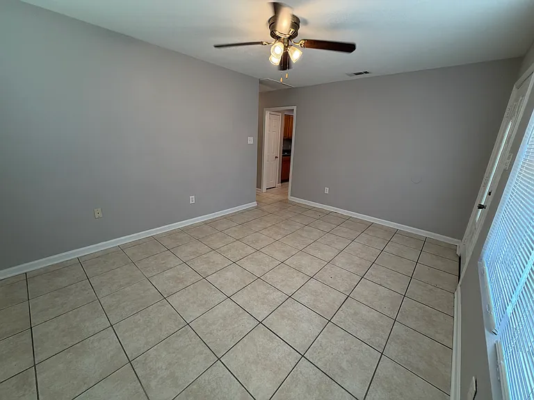 2612 Lyndell Dr — Photo 7