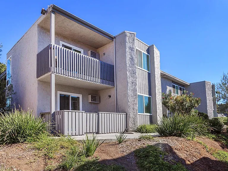Grossmont Bluffs — Photo 13