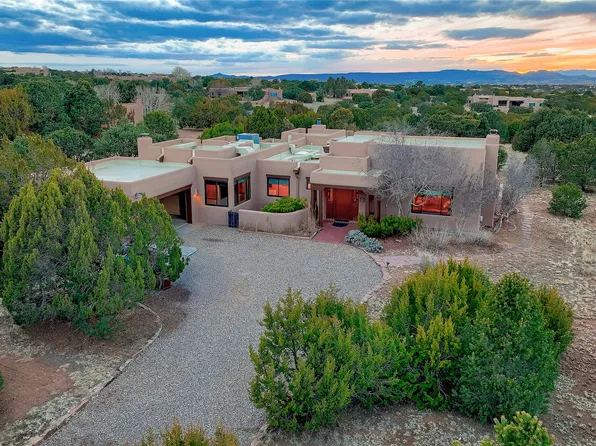 4 Morning Glory Cir, Santa Fe, NM 87506