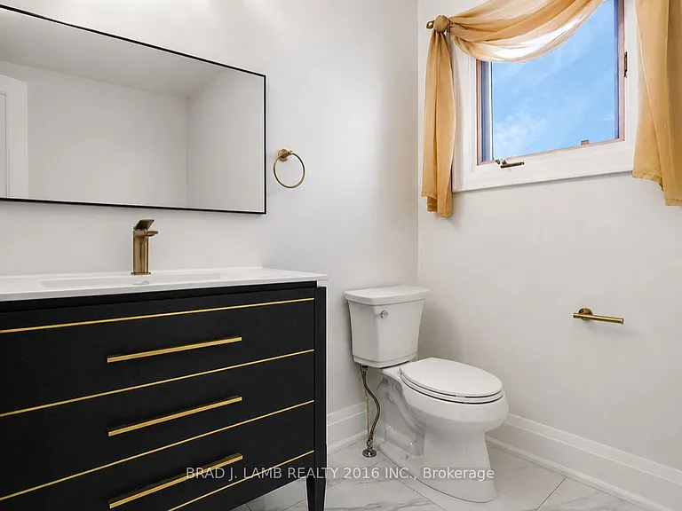 62 Royal Garden Blvd — Photo 16