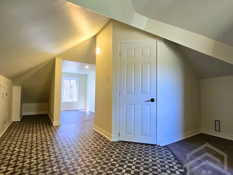 632 Broadway St — Photo 7