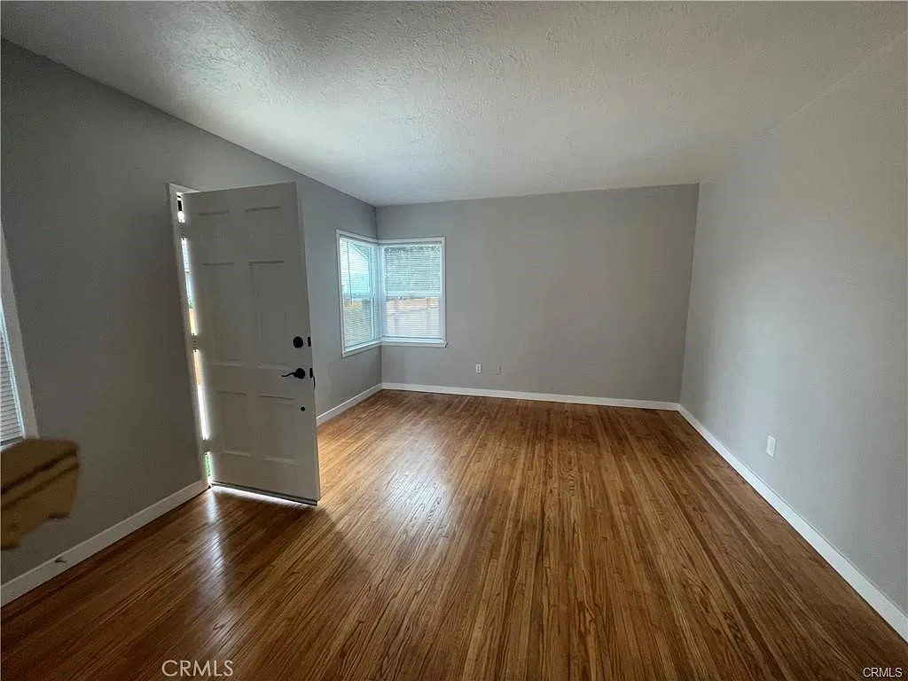 2 bed, 925 sqft, $3,250 — Photo 2