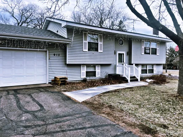 913 Maple Dr, Osceola, WI 54020
