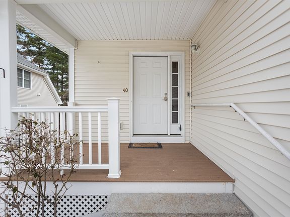 2nd image of 40 Hollow Ridge Drive