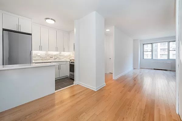 1st image of 300 E 40th St APT 8V