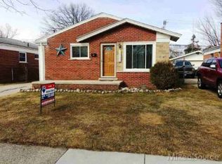 31719 Saint Margaret St, Saint Clair Shores, MI 48082