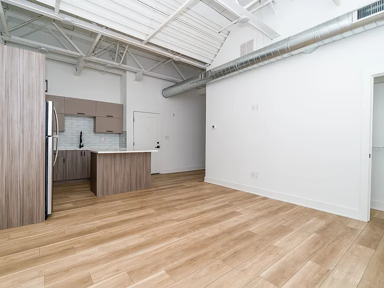 2700 E Auburn St — Photo 7