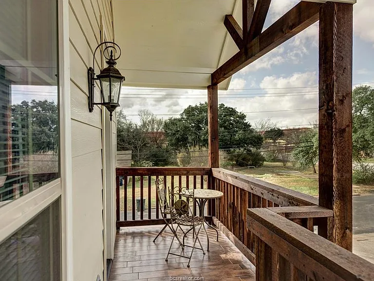 300 Live Oak St — Photo 12