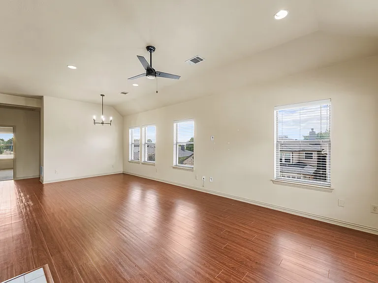 511 Mariner Dr — Photo 11