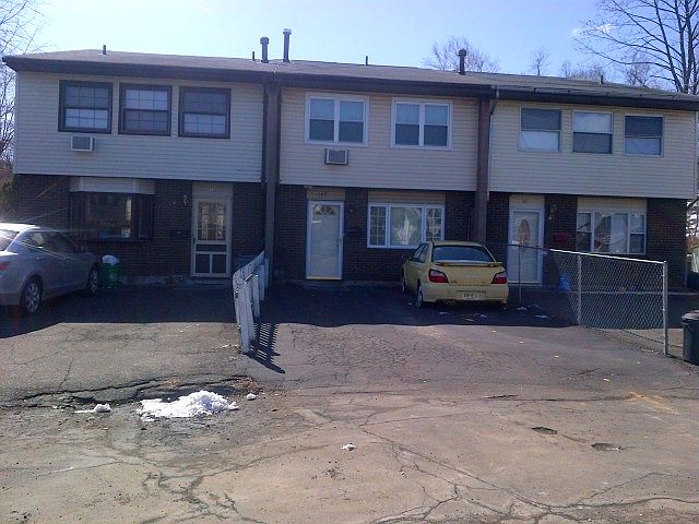 1st image of 142 Roosevelt Dr