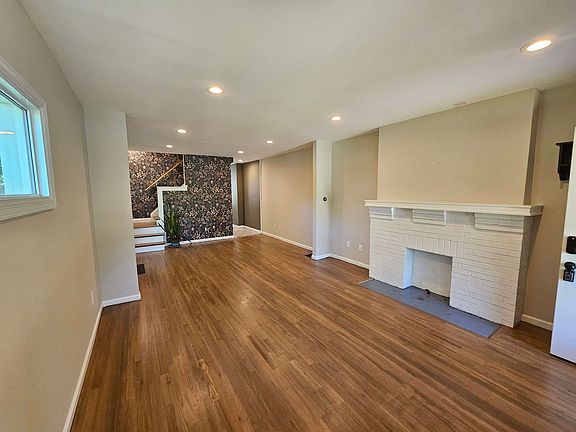4th image of 870 Northwest Blvd