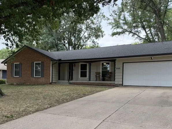 925 E Wedgewood Dr, Derby, KS 67037