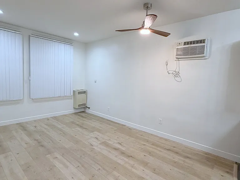 2345 Lincoln Park — Photo 26